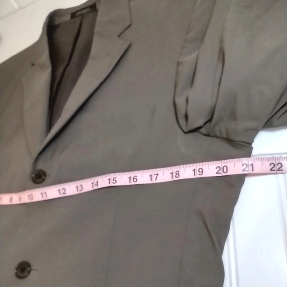 J.Ferrar men's classic suit size (38)R.